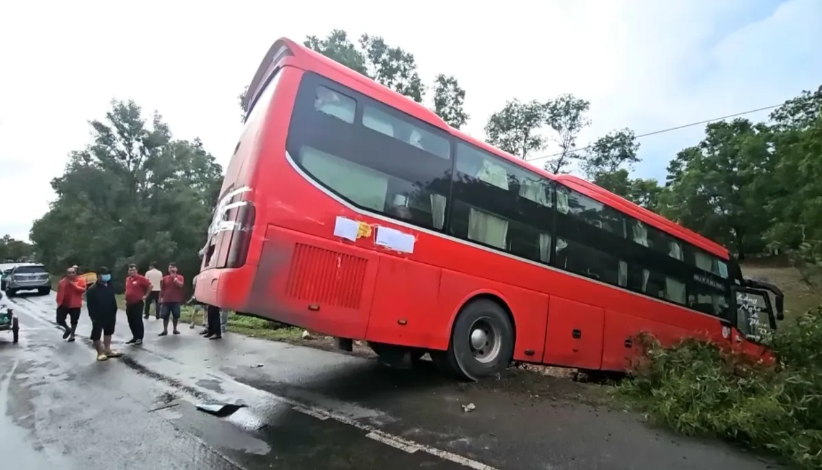 Tăng cường kiểm soát xe chở khách- Ảnh 1. Tăng cường kiểm soát xe chở khách- Ảnh 1.