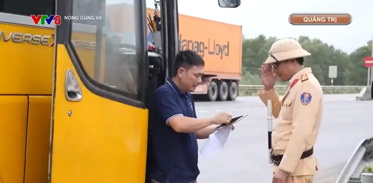 Tăng cường kiểm soát xe chở khách- Ảnh 2. Tăng cường kiểm soát xe chở khách- Ảnh 2.