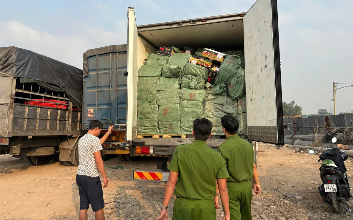 Một trong các xe tải thực phẩm không rõ nguồn gốc bị công an TP Hồ Chí Minh phát hiện, xử lý. Ảnh: Công an TP Hồ Chí Mình.