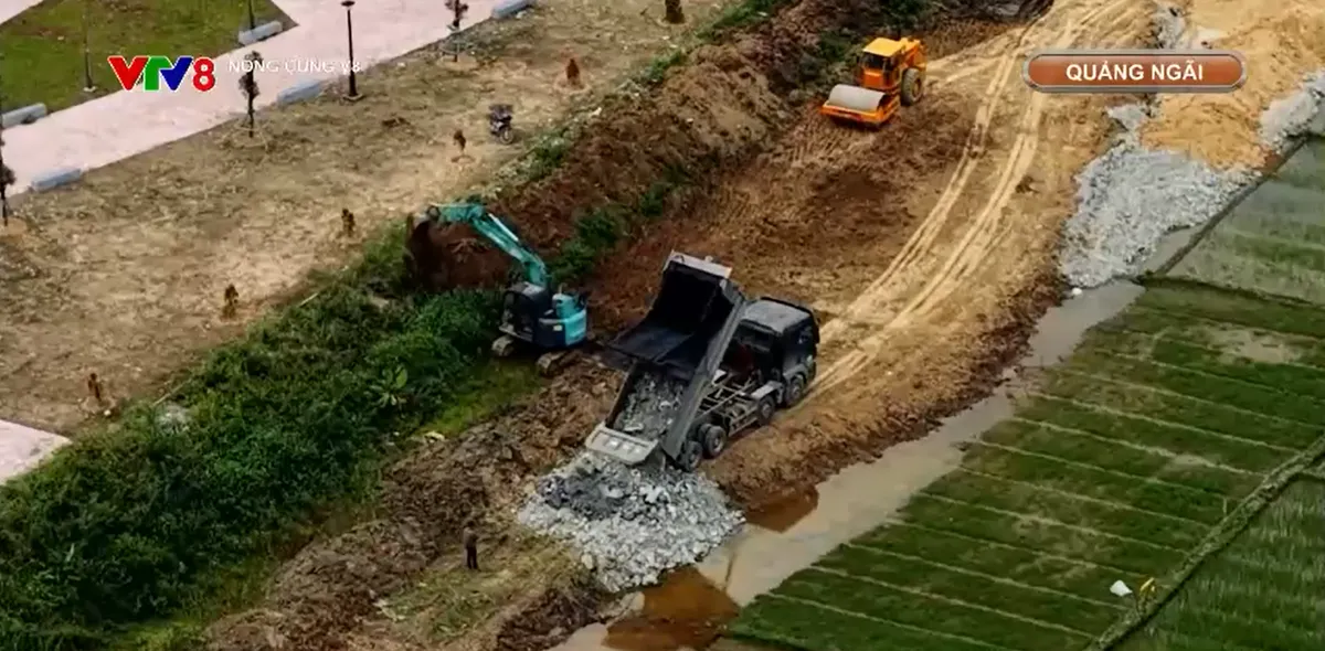 Quảng Ngãi: Doanh nghiệp khai thác khoáng sản trái phép- Ảnh 2. Quảng Ngãi: Doanh nghiệp khai thác khoáng sản trái phép- Ảnh 2.