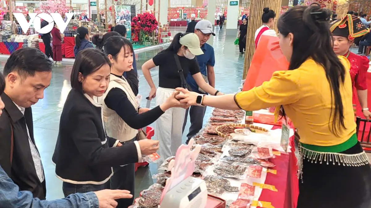 Tết tiết kiệm lên ngôi khi người dân chủ động cắt giảm chi tiêu- Ảnh 3. Tết tiết kiệm lên ngôi khi người dân chủ động cắt giảm chi tiêu- Ảnh 3.