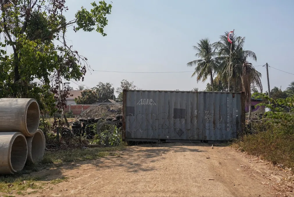 H&agrave;ng ngh&igrave;n người d&acirc;n Campuchia gần bi&ecirc;n giới tranh chấp mong chờ được trở về nh&agrave;- Ảnh 1.