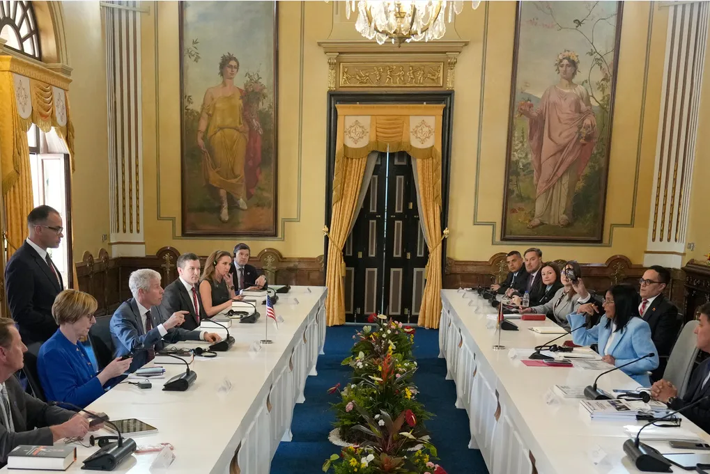 Bộ trưởng Năng lượng Mỹ tới Venezuela, đ&aacute;nh gi&aacute; qu&aacute; tr&igrave;nh cải tổ ng&agrave;nh c&ocirc;ng nghiệp dầu mỏ - Ảnh 1.