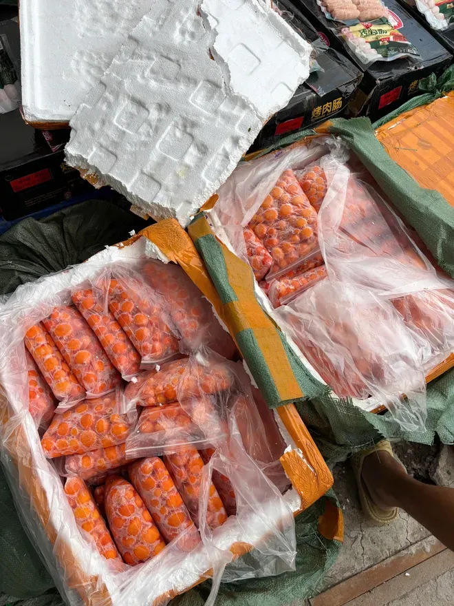 Công an Thành phố Hồ Chí Minh phát hiện gần 29 tấn thực phẩm đông lạnh không rõ nguồn gốc trước Tết- Ảnh 1. Công an Thành phố Hồ Chí Minh phát hiện gần 29 tấn thực phẩm đông lạnh không rõ nguồn gốc trước Tết- Ảnh 1.