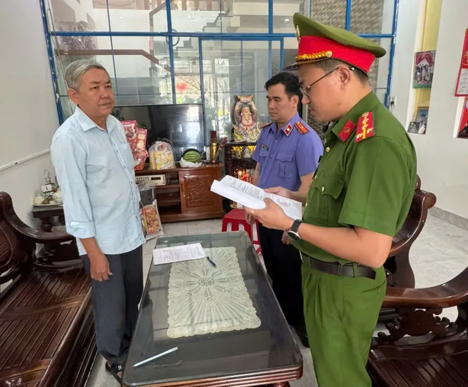 Công an thành phố Đà Nẵng khởi tố 2 nguyên cán bộ phường Hòa Khánh vì làm giả hồ sơ đất- Ảnh 1. Công an thành phố Đà Nẵng khởi tố 2 nguyên cán bộ phường Hòa Khánh vì làm giả hồ sơ đất- Ảnh 1.