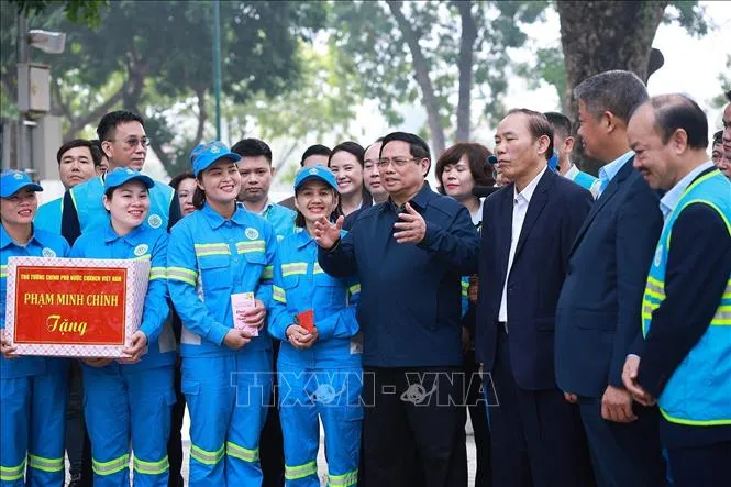 Thủ tướng Phạm Minh Chính thăm, chúc Tết công nhân vệ sinh môi trường tại Hà Nội- Ảnh 3. Thủ tướng Phạm Minh Chính thăm, chúc Tết công nhân vệ sinh môi trường tại Hà Nội- Ảnh 3.