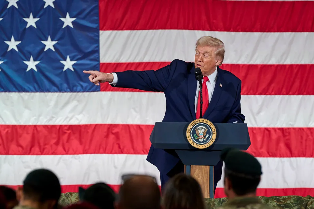 Qu&acirc;n đội Mỹ chuẩn bị cho chiến dịch c&oacute; thể k&eacute;o d&agrave;i nhiều tuần chống lại Iran- Ảnh 1.