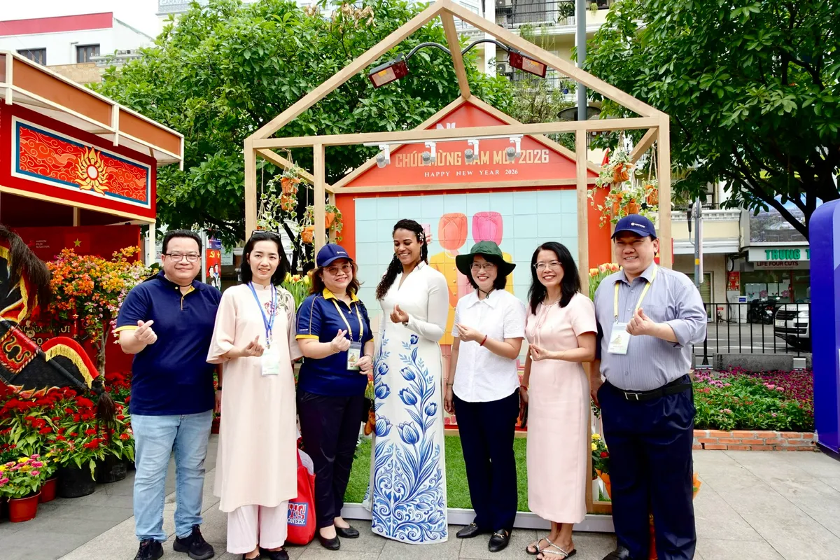 Đường hoa Nguyễn Huệ đã sẵn sàng đón khách tham quan - Ảnh 6.