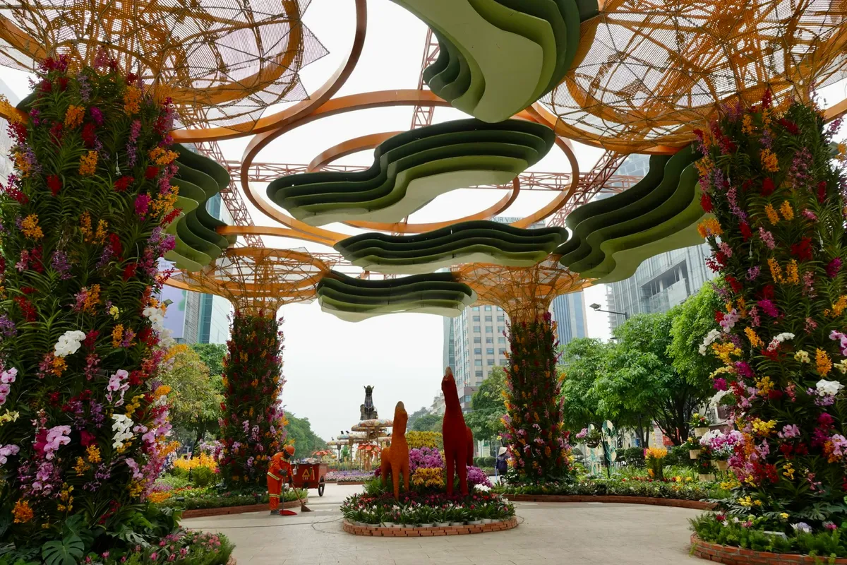 Đường hoa Nguyễn Huệ đã sẵn sàng đón khách tham quan - Ảnh 12.