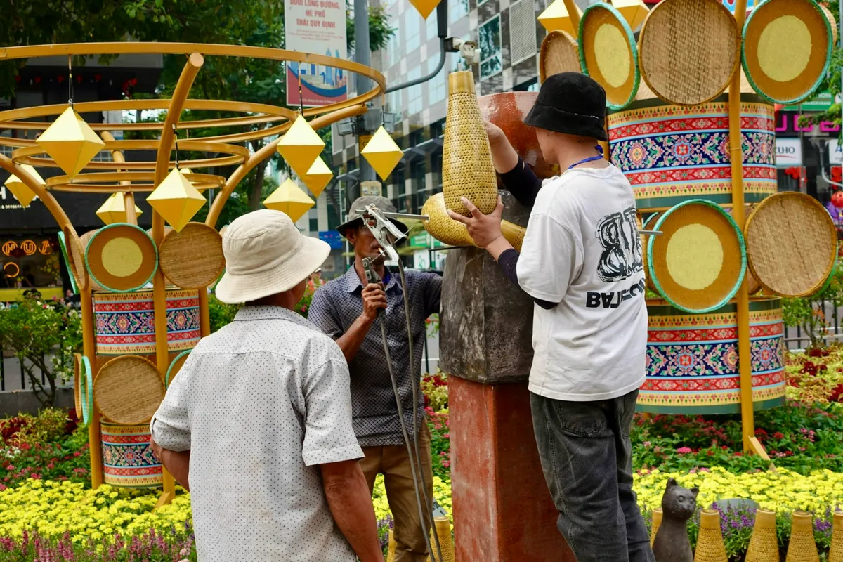 Đường hoa Nguyễn Huệ đã sẵn sàng đón khách tham quan - Ảnh 24.