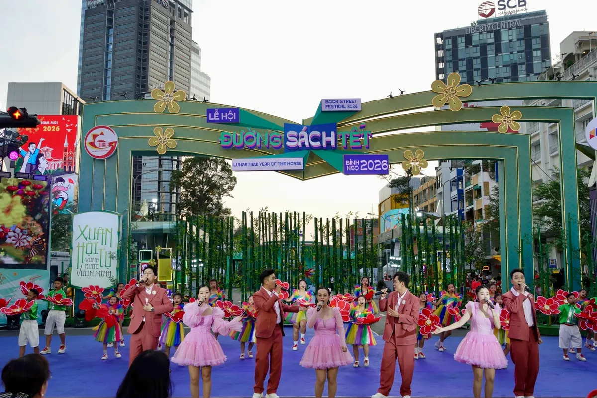 Khai mạc Lễ hội Đường sách Tết Bính Ngọ: Xuân hội tụ - Vững bước vươn mình- Ảnh 3. Khai mạc Lễ hội Đường sách Tết Bính Ngọ: Xuân hội tụ - Vững bước vươn mình- Ảnh 3.