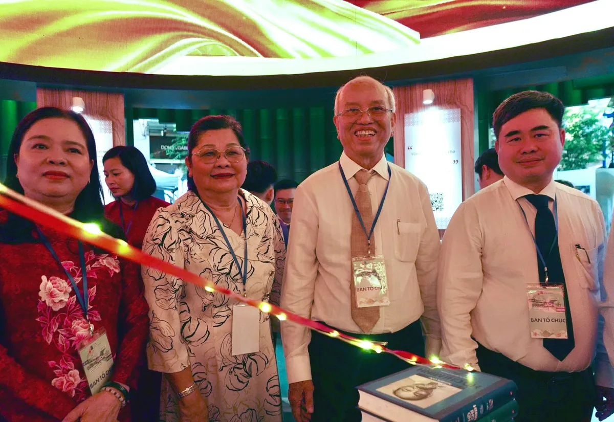 Khai mạc Lễ hội Đường sách Tết Bính Ngọ: Xuân hội tụ - Vững bước vươn mình- Ảnh 8. Khai mạc Lễ hội Đường sách Tết Bính Ngọ: Xuân hội tụ - Vững bước vươn mình- Ảnh 8.