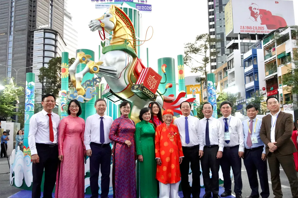 Khai mạc Lễ hội Đường sách Tết Bính Ngọ: Xuân hội tụ - Vững bước vươn mình- Ảnh 6. Khai mạc Lễ hội Đường sách Tết Bính Ngọ: Xuân hội tụ - Vững bước vươn mình- Ảnh 6.