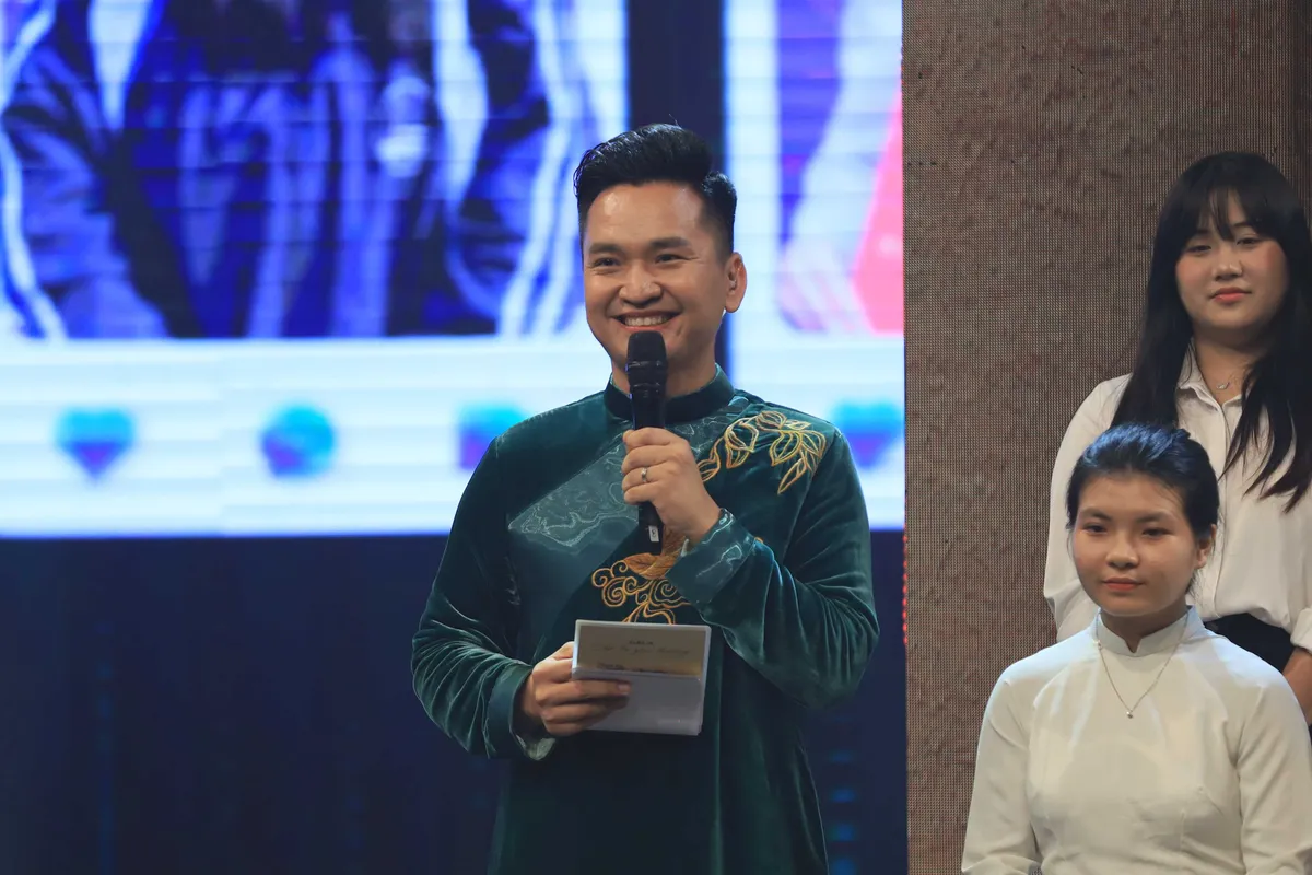 MC Hạnh Phúc v&agrave; h&agrave;nh tr&igrave;nh 10 năm cùng &ldquo;Cặp l&aacute; y&ecirc;u thương&rdquo;  - Ảnh 2.