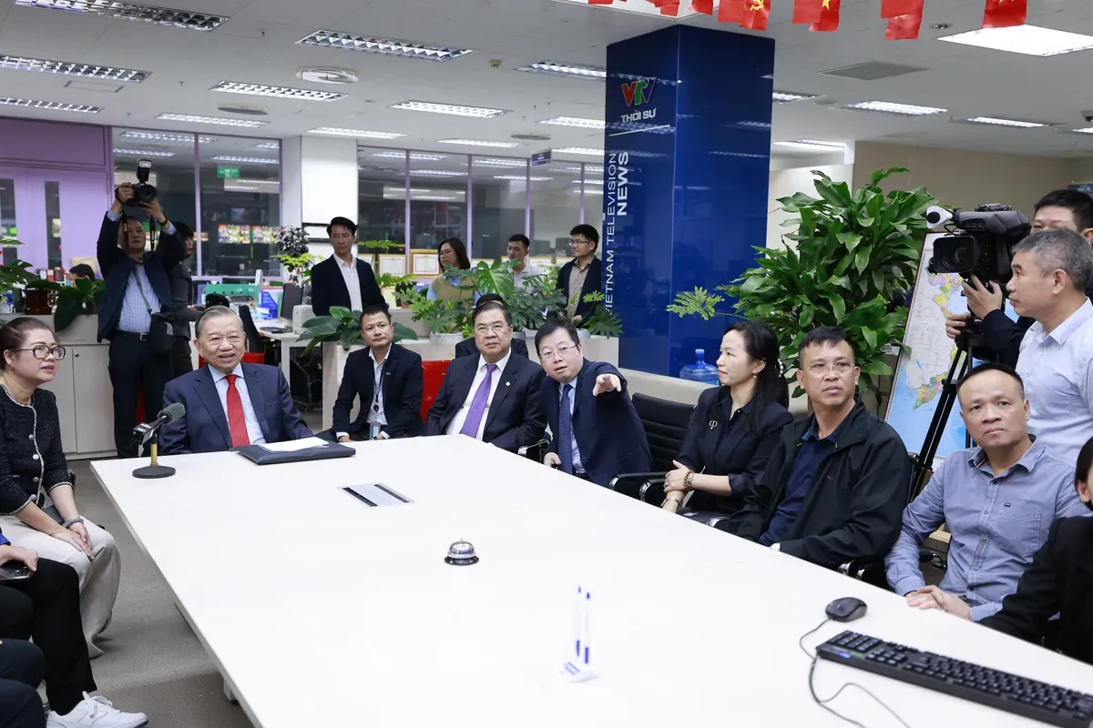 Tổng B&iacute; thư T&ocirc; L&acirc;m thăm v&agrave; ch&uacute;c Tết c&aacute;n bộ, ph&oacute;ng vi&ecirc;n Đ&agrave;i Truyền h&igrave;nh Việt Nam- Ảnh 1.