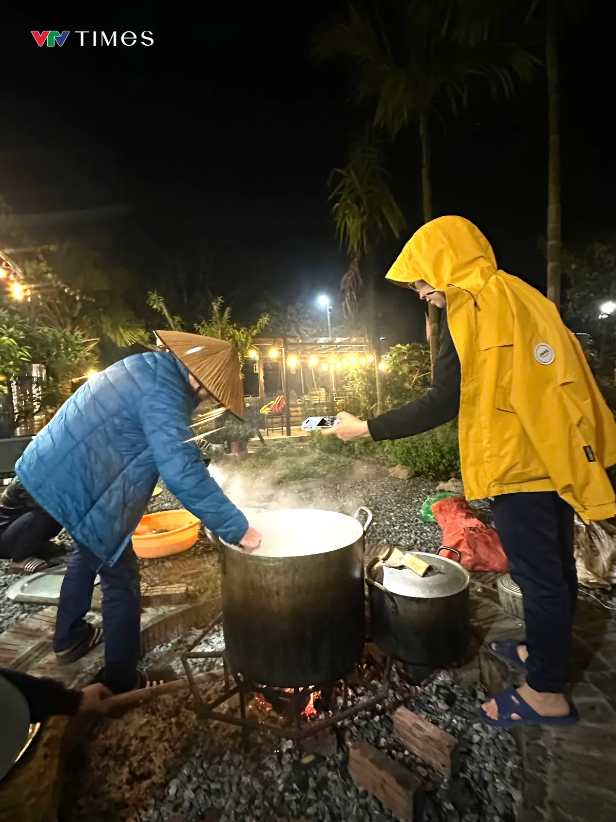 Giữ một nhịp chậm giữa Tết hối hả: Chuyện b&ecirc;n bếp b&aacute;nh chưng  - Ảnh 10.