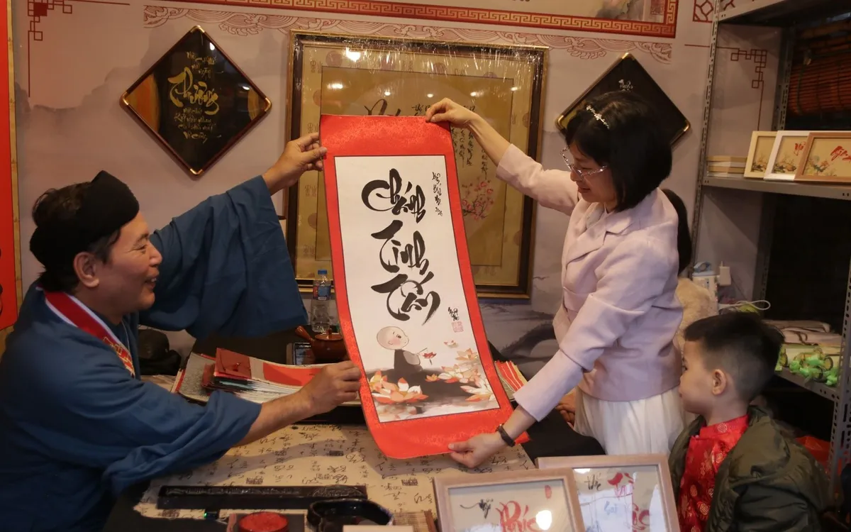 Hội chữ Xuân Bính Ngọ tại Văn Miếu - Quốc Tử Giám. Ảnh: V.M