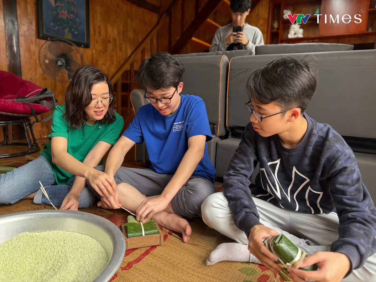 Giữ một nhịp chậm giữa Tết hối hả: Chuyện b&ecirc;n bếp b&aacute;nh chưng  - Ảnh 3.