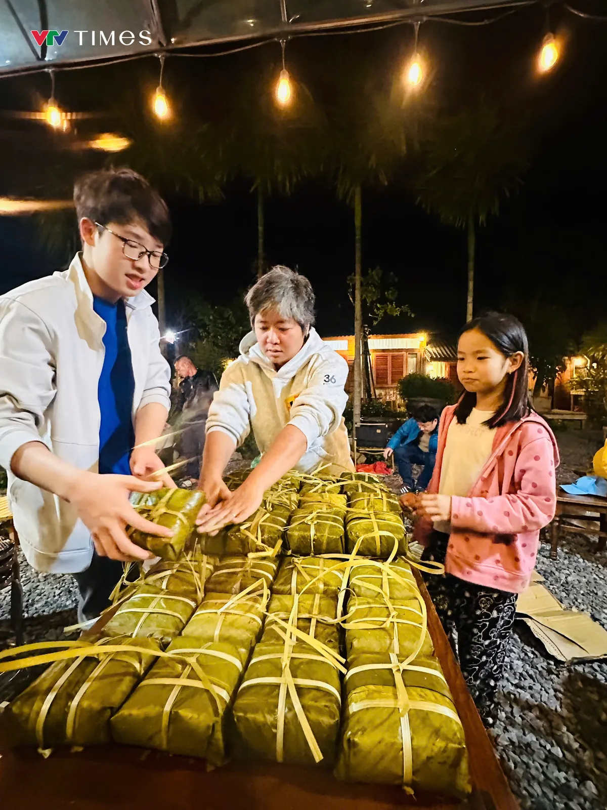 Giữ một nhịp chậm giữa Tết hối hả: Chuyện b&ecirc;n bếp b&aacute;nh chưng  - Ảnh 11.