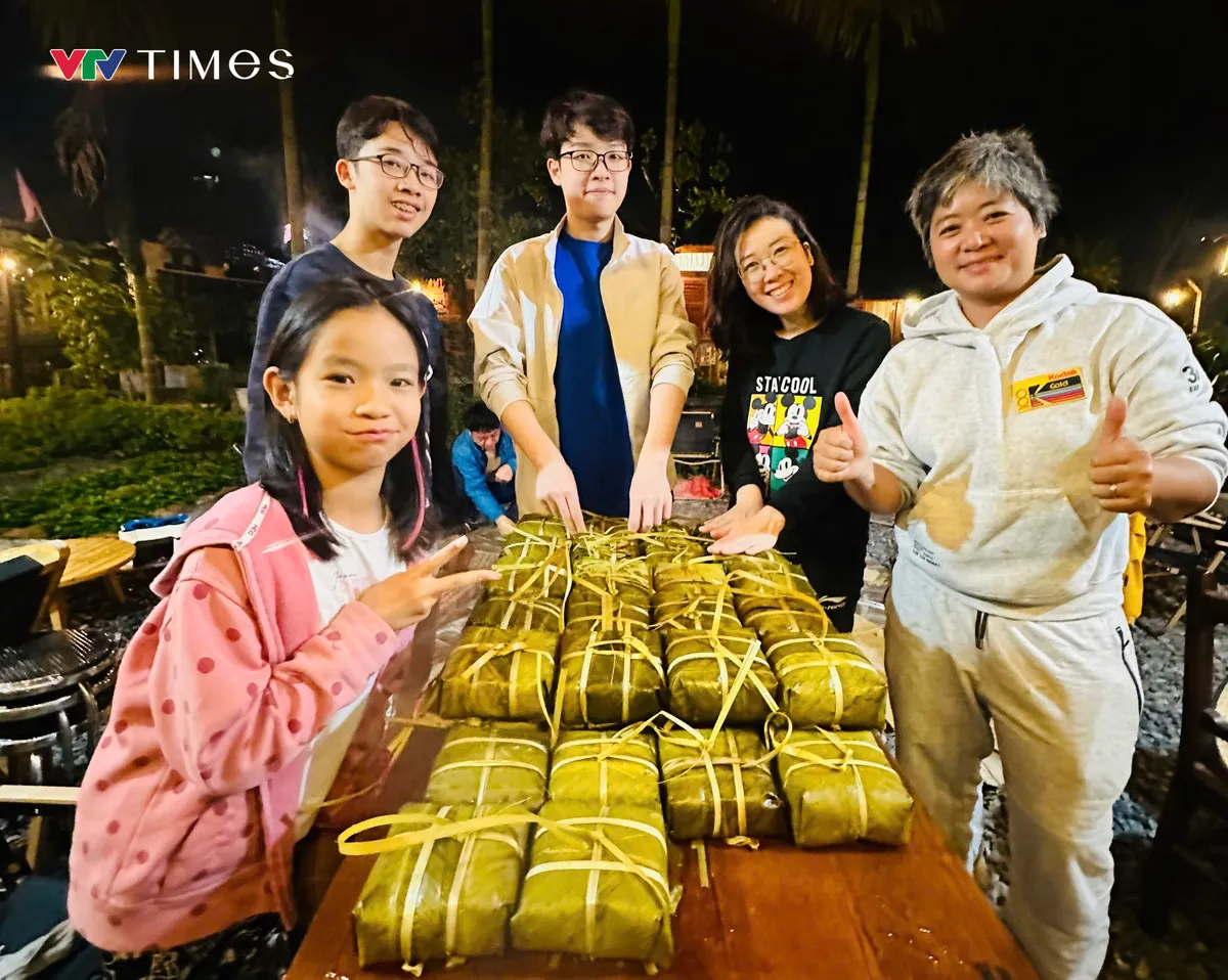 Giữ một nhịp chậm giữa Tết hối hả: Chuyện b&ecirc;n bếp b&aacute;nh chưng  - Ảnh 13.