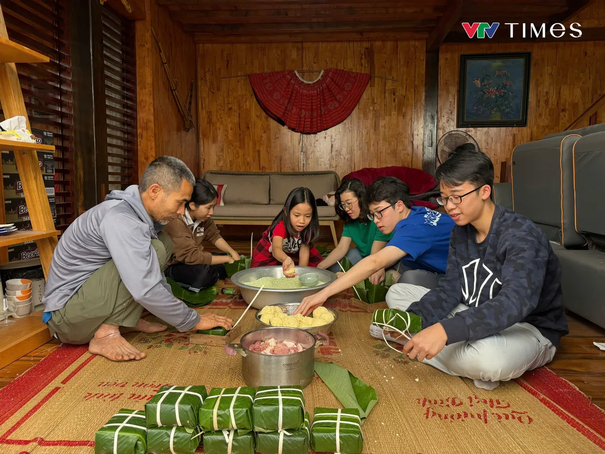 Giữ một nhịp chậm giữa Tết hối hả: Chuyện b&ecirc;n bếp b&aacute;nh chưng  - Ảnh 1.