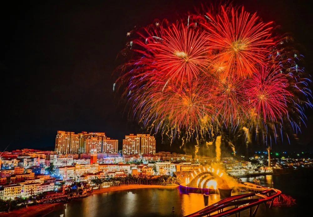 Nam đảo Ph&uacute; Quốc rợp cờ hoa, bừng ph&aacute;o hoa đ&oacute;n Tết Nguy&ecirc;n đ&aacute;n- Ảnh 1.