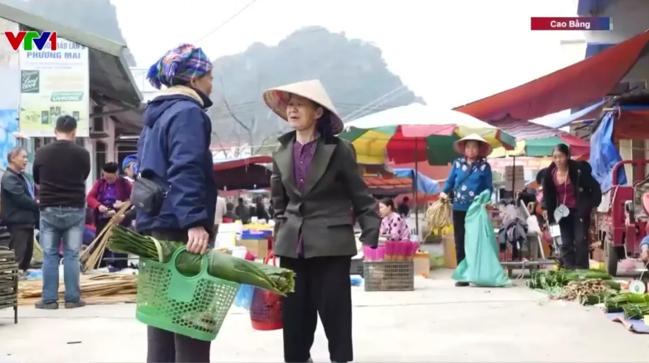 Phi&ecirc;n chợ Tết nơi bi&ecirc;n cương, đậm t&igrave;nh đất t&igrave;nh người - Ảnh 1.