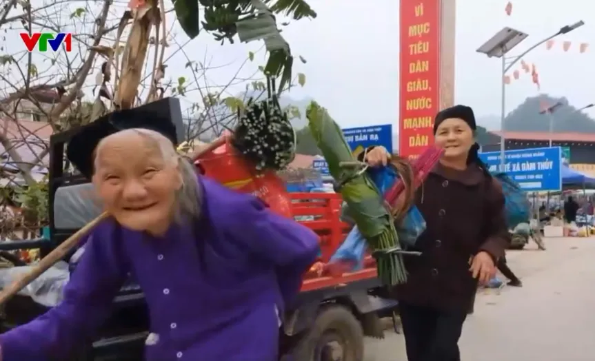 Phi&ecirc;n chợ Tết nơi bi&ecirc;n cương, đậm t&igrave;nh đất t&igrave;nh người - Ảnh 2.