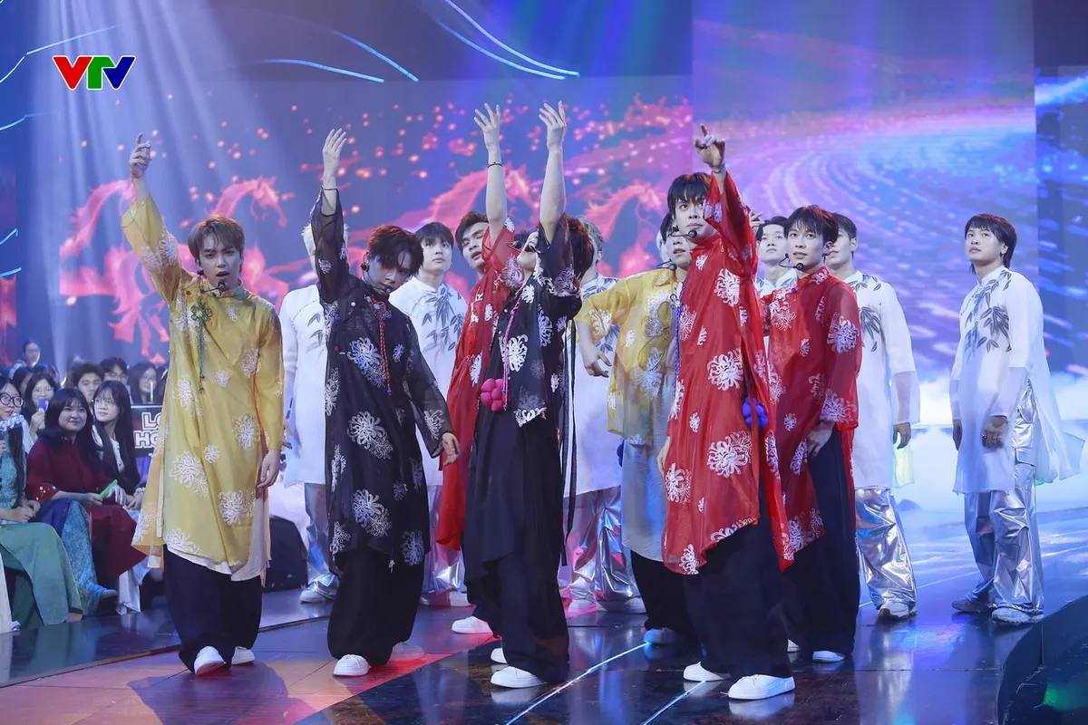 Nh&oacute;m nhạc t&acirc;n binh UPRIZE mang ca kh&uacute;c đặc biệt l&ecirc;n s&acirc;n khấu Tết - Ảnh 2.