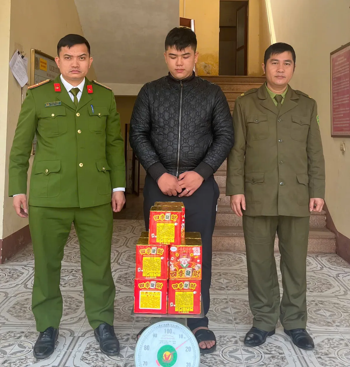 Chơi &ldquo;nổ hũ&rdquo; cuối năm, nam thanh ni&ecirc;n lĩnh bị khởi tố - Ảnh 2.