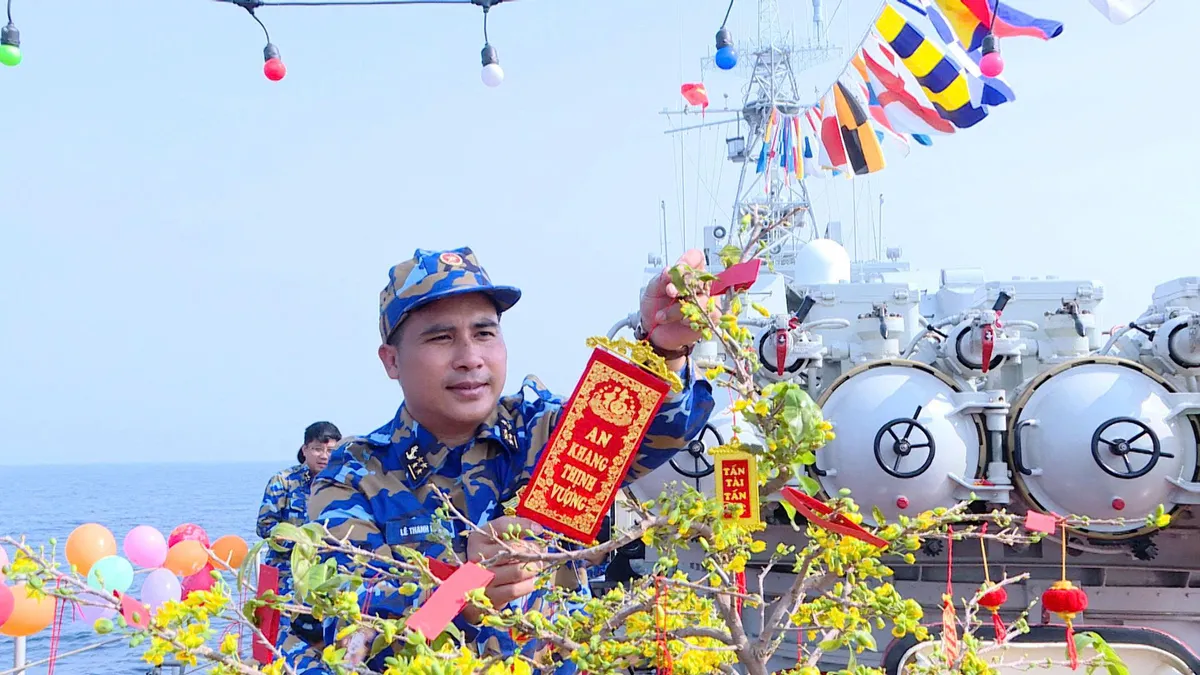 Tết sớm giữa đại dương của những "sứ giả hòa bình" trên Tàu 17 - Ảnh 3.