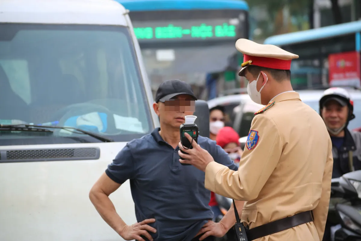 H&agrave; Nội: Duy tr&igrave; TTKS xử l&yacute; nghi&ecirc;m vi phạm dịp cận Tết, giao th&ocirc;ng trung t&acirc;m v&agrave; cửa ng&otilde; th&ocirc;ng tho&aacute;ng, ổn định - Ảnh 1.