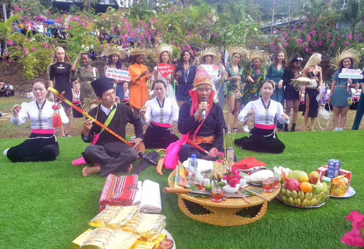 Độc đáo lễ hội gội đầu "Lung ta" ở Quỳnh Nhai, Sơn La - Ảnh 2.