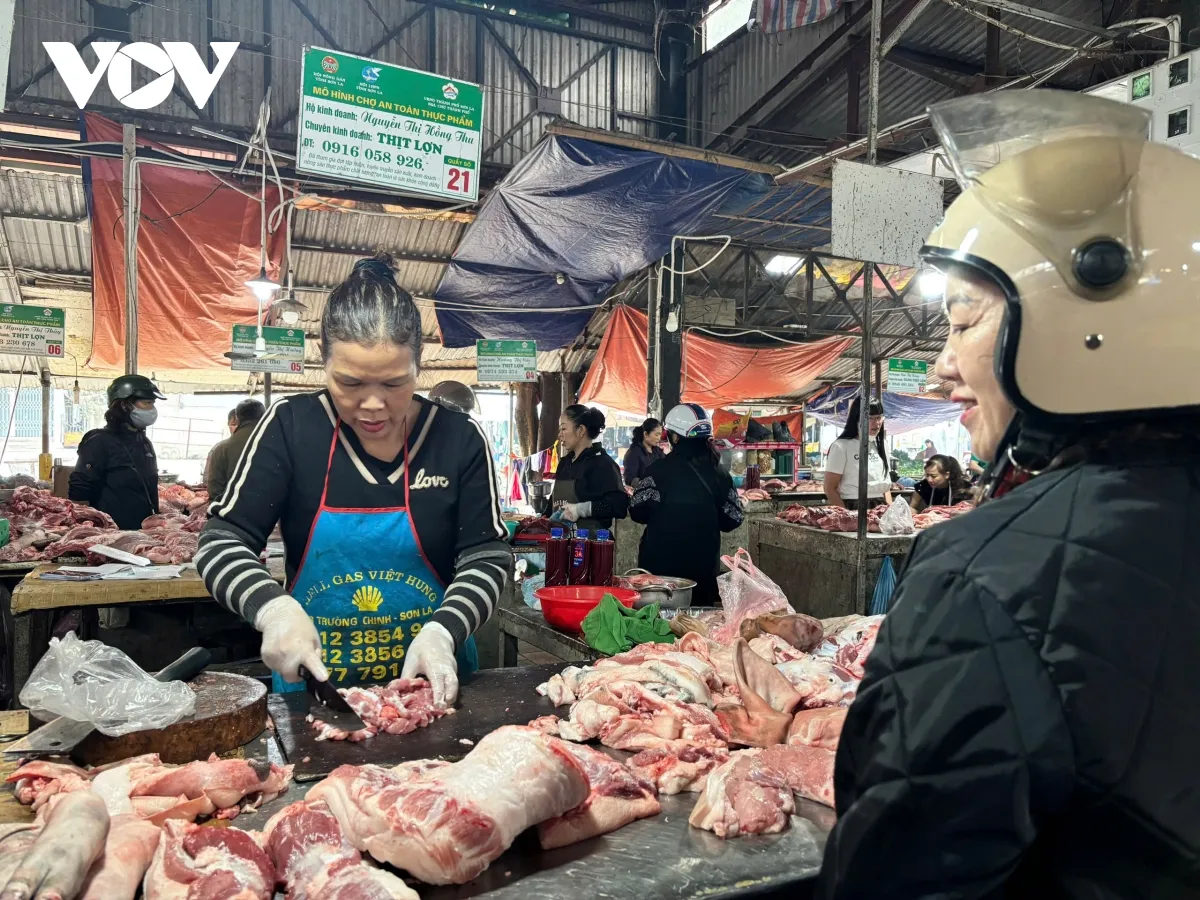 Sơn La tăng cường kiểm soát thị trường ngày giáp Tết- Ảnh 3. Sơn La tăng cường kiểm soát thị trường ngày giáp Tết- Ảnh 3.