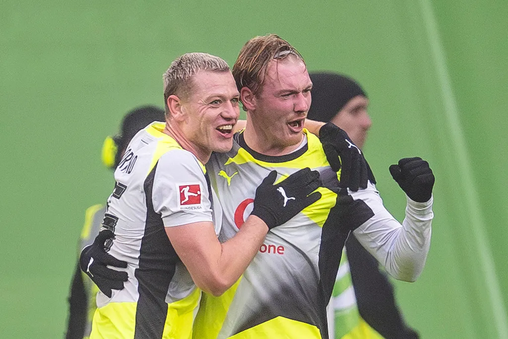 MU sẵn sàng chi 35 triệu bảng chiêu mộ Ryerson từ Dortmund- Ảnh 2.