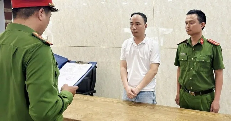 Bắt gi&aacute;m đốc c&ocirc;ng ty ở Đ&agrave; Nẵng bị c&aacute;o buộc tuyển sinh, cấp chứng chỉ h&agrave;nh nghề giả- Ảnh 1.