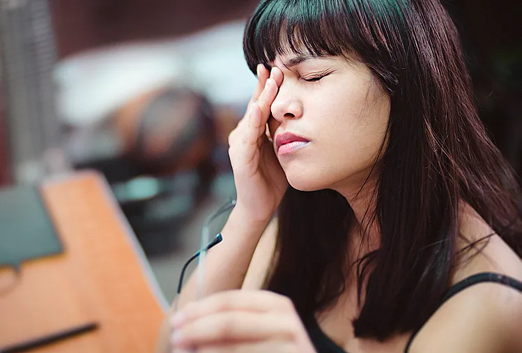 C&aacute;ch ph&ograve;ng đau mắt đỏ dịp Tết khi tụ tập đ&ocirc;ng người- Ảnh 1.