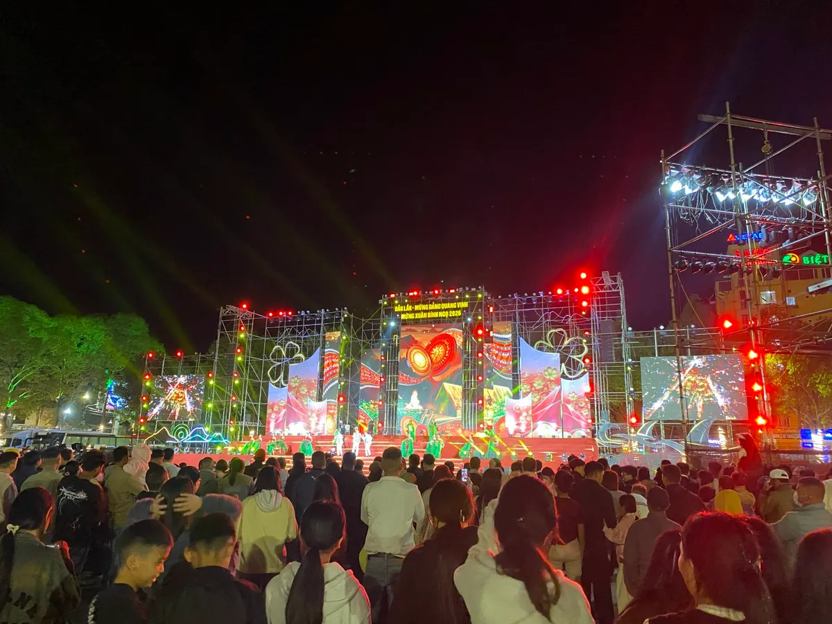 Bản sắc Đại ng&agrave;n h&ograve;a c&ugrave;ng biển xanh trong đ&ecirc;m giao thừa tại T&acirc;y Nguy&ecirc;n- Ảnh 5.