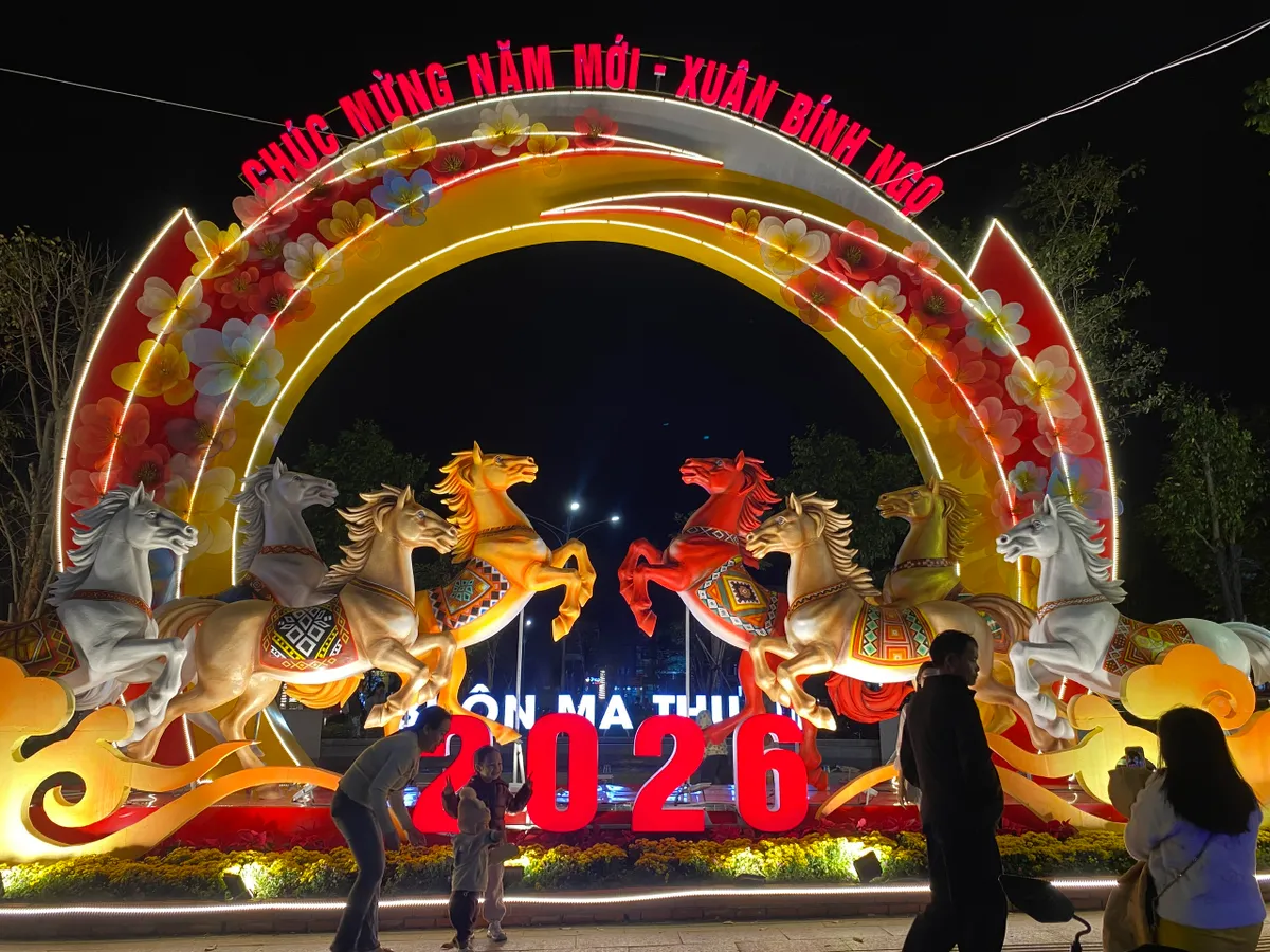 Bản sắc Đại ng&agrave;n h&ograve;a c&ugrave;ng biển xanh trong đ&ecirc;m giao thừa tại T&acirc;y Nguy&ecirc;n- Ảnh 4.