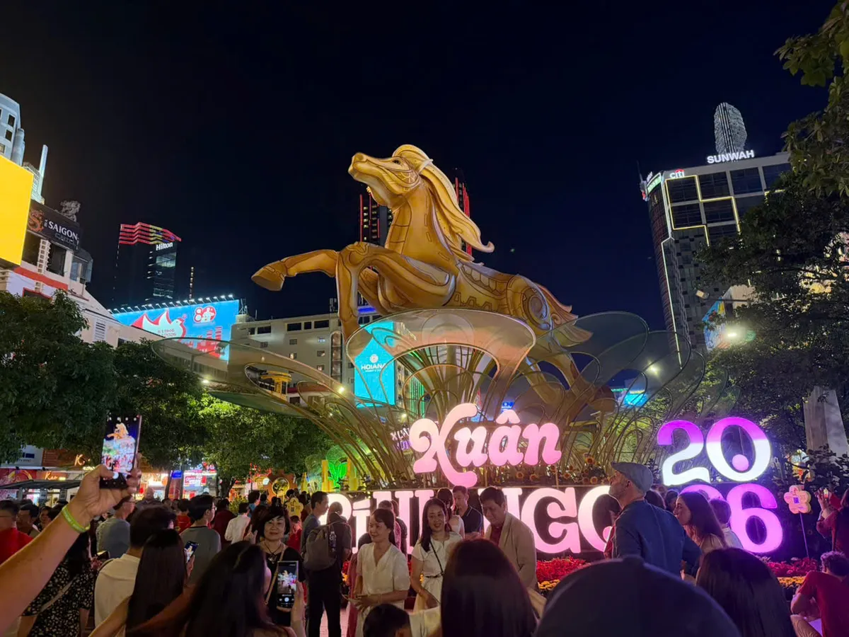 TP Hồ Ch&iacute; Minh ng&agrave;y M&ugrave;ng 1 Tết: Metro miễn ph&iacute; v&eacute;, nhiều hoạt động vui chơi giải tr&iacute; ng&agrave;y Xu&acirc;n s&ocirc;i động - Ảnh 4.