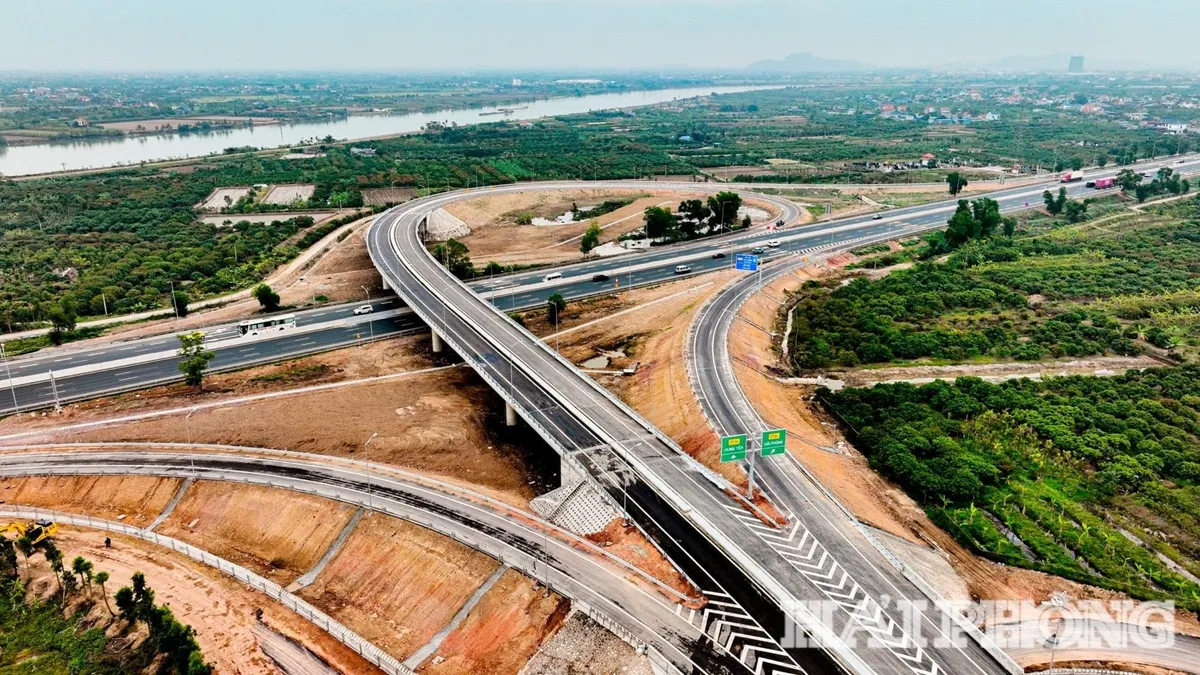 Đầu tư c&ocirc;ng năm 2026 tạo c&uacute; h&iacute;ch từ c&aacute;c cực tăng trưởng v&ugrave;ng kinh tế- Ảnh 3.