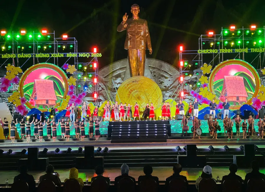 Bản sắc Đại ng&agrave;n h&ograve;a c&ugrave;ng biển xanh trong đ&ecirc;m giao thừa tại T&acirc;y Nguy&ecirc;n- Ảnh 2.