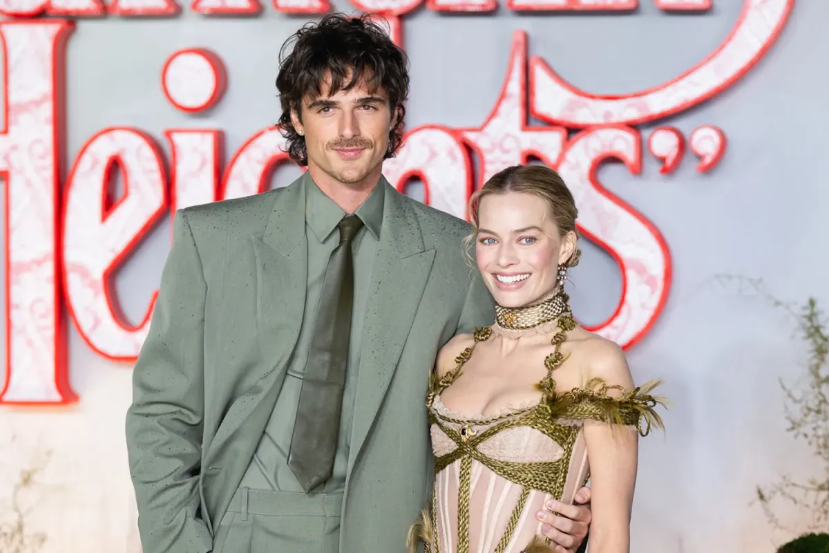 Phim Đồi gió hú gây sốt toàn cầu bất chấp tranh cãi - Ảnh 1.