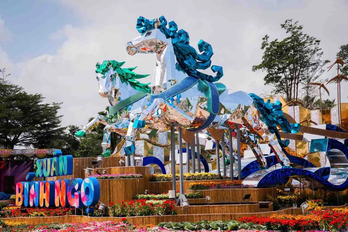 Đường hoa xu&acirc;n B&iacute;nh Ngọ rực rỡ tại C&ocirc;ng vi&ecirc;n Hồ Sơn- Ảnh 2.