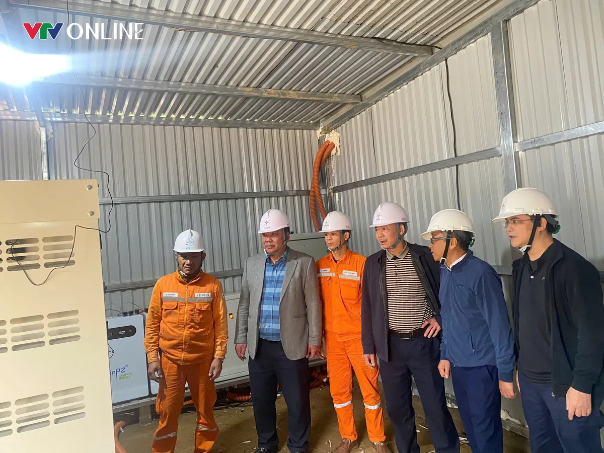 Sơn La đưa điện về bản vùng cao Pha Đin - Ảnh 1.