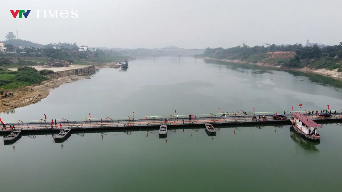 Ph&uacute; Thọ: Th&ocirc;ng xe cầu phao qua s&ocirc;ng L&ocirc;, bảo đảm đi lại cho người d&acirc;n v&ugrave;ng Đoan H&ugrave;ng - Ảnh 3.
