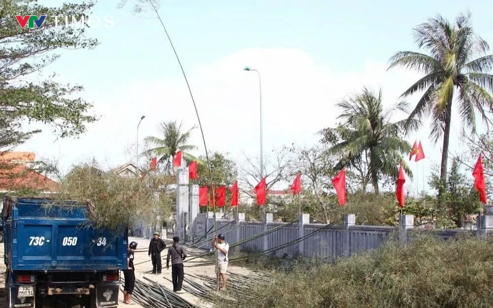 Tục dựng cây nêu mỗi dịp xuân về vẫn được gìn giữ như một phần không thể thiếu của cái Tết truyền thống của người dân vùng biển ở Quảng Trị