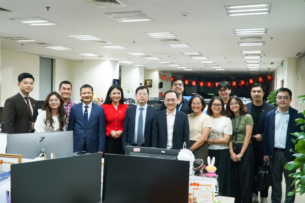 Tổng Giám đốc Đài THVN thăm hỏi, chúc tết các đơn vị đêm giao thừa - Ảnh 4.