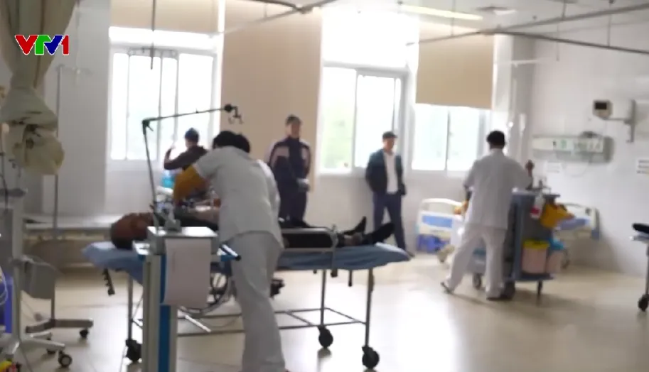 CẢNH B&Aacute;O LẠM DỤNG RƯỢU BIA TRONG NG&Agrave;Y TẾT - Ảnh 1.