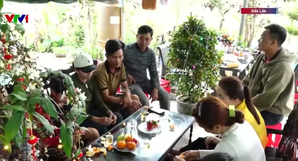 Ba th&aacute;ng sau lũ dữ, người d&acirc;n đ&oacute;n Tết ấm &aacute;p trong những m&aacute;i nh&agrave; mới - Ảnh 2.